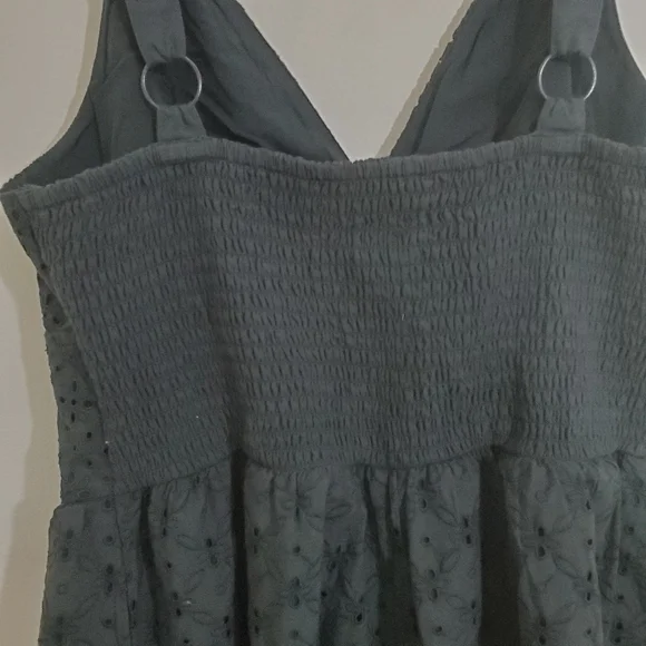 NWT American Eagle Grey Eyelet Romper Size Large Sleeveless Casual - Picture 6 of 12